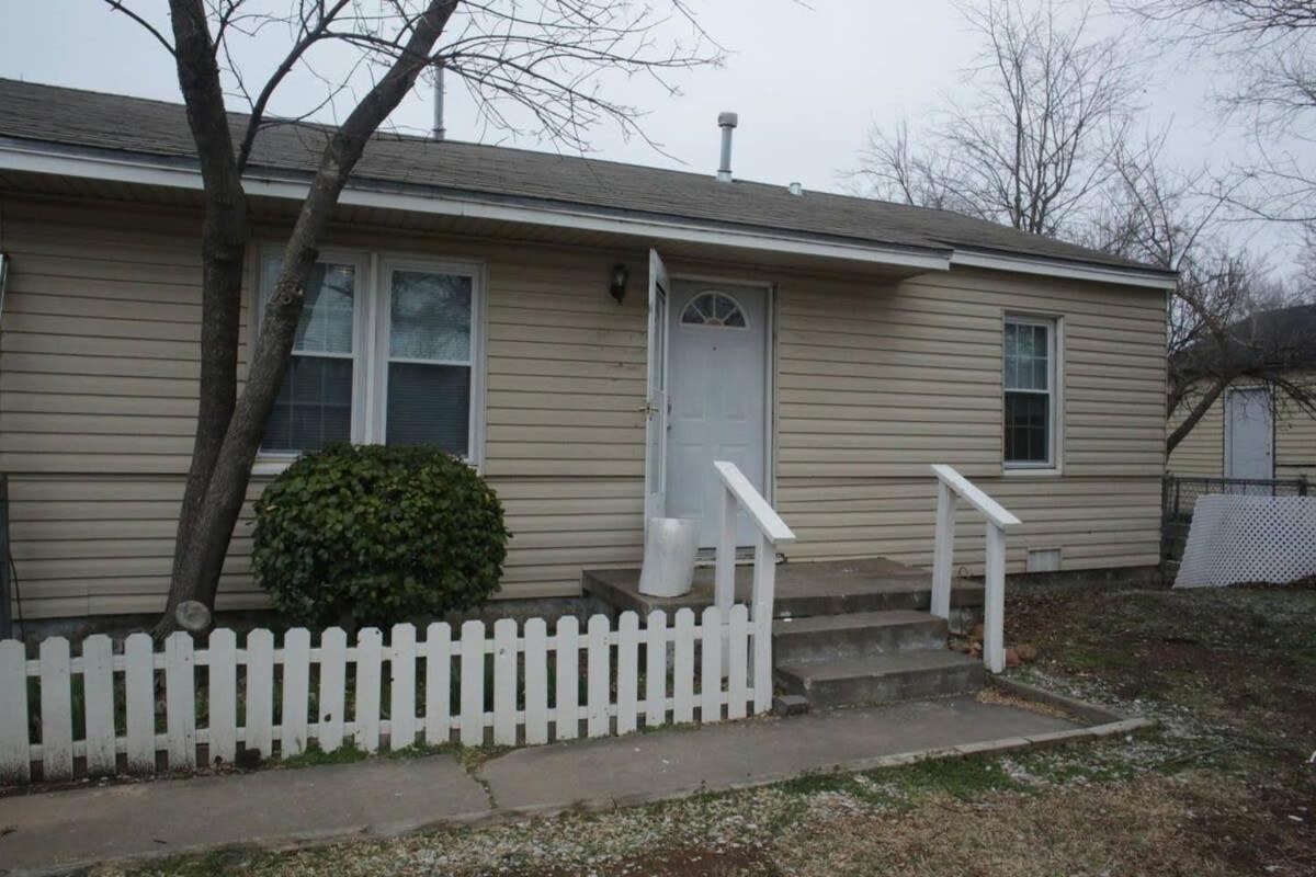 1 Bedroom With A Fireplace Close To Base Lawton Exterior foto